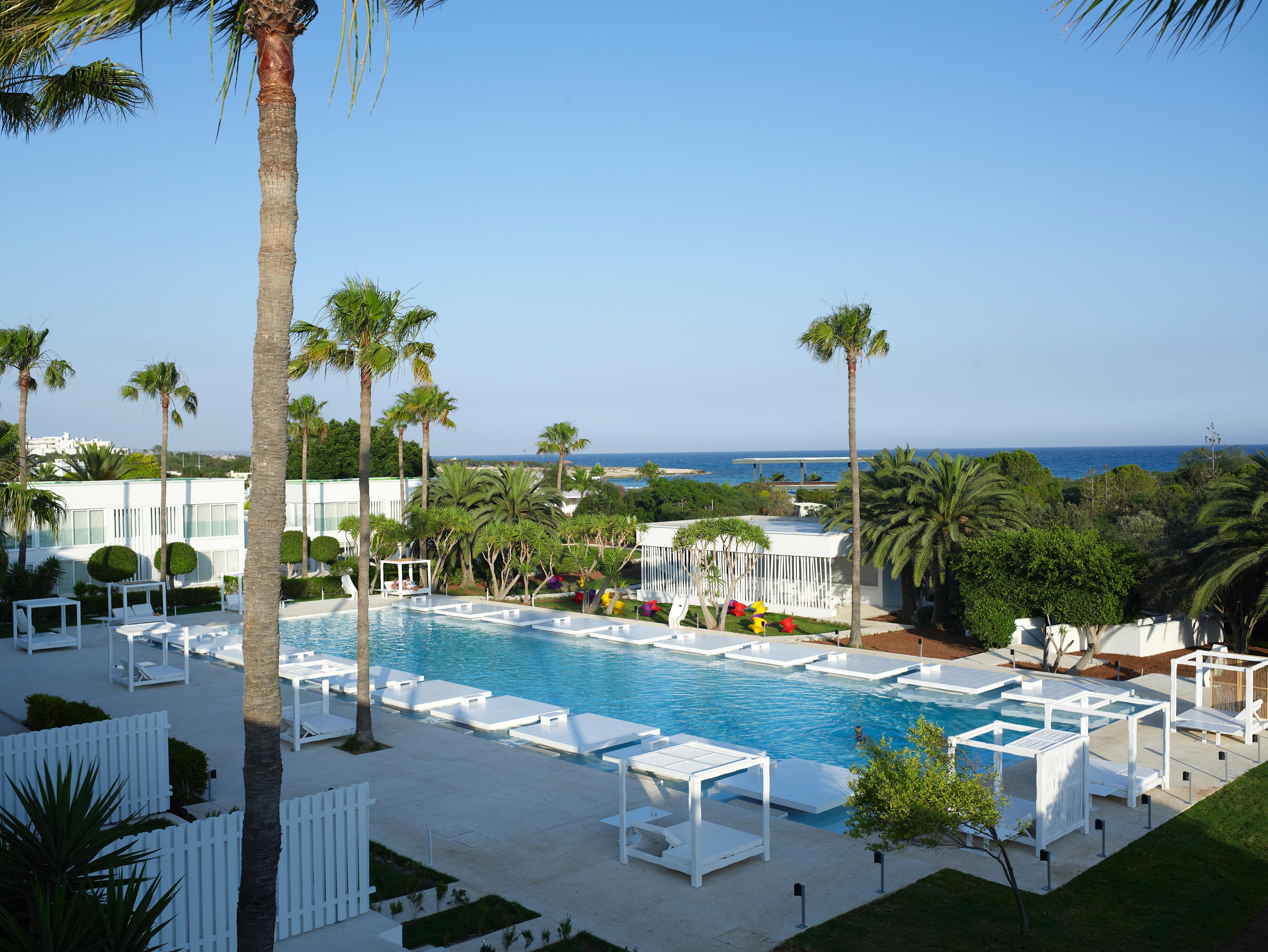 So White Beach Resort 아이아 나파 외부 사진